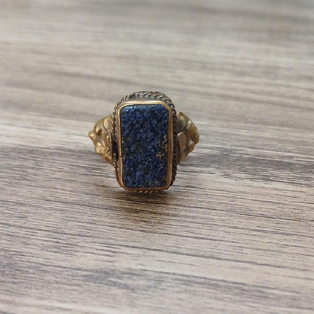 Elegant Gold and Blue Stone Ring